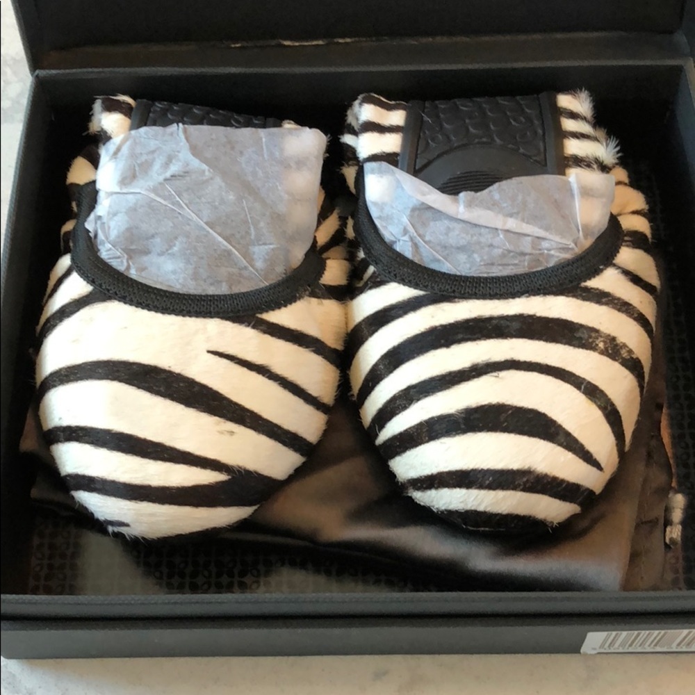 Butterfly Twists Zebra Print Foldable Ballet Flat - Picture 8 of 10